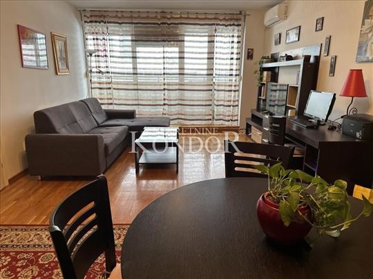 Bulevar Z. Đinđića, namešten sa parking mestom ID#