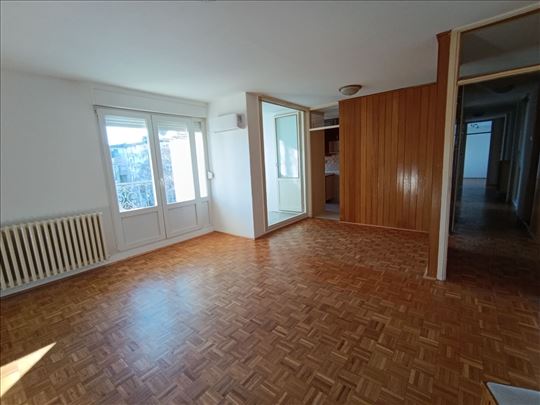 Četvorosoban stan na Limanu III! Samo kod nas!