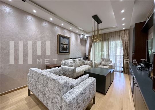 Crveni krst, Gročanska, namešten, garaža (ID: 892)