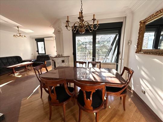 Dedinje,kuća u nizu,dva stana,garaža