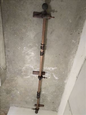 Drvena garnisna  oko 2 m. sa alkama RUSTIK.