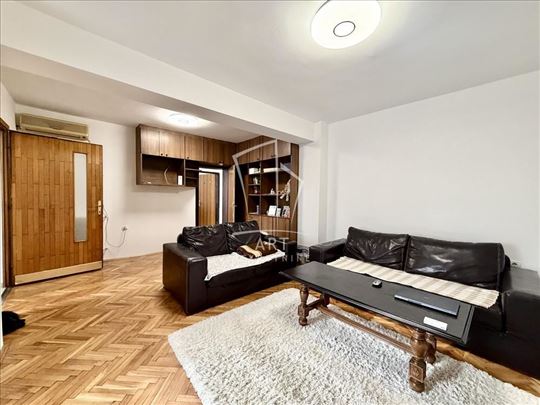 Dvoetažni stan u kući, mereno stan ima 80m2, garaz