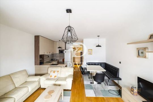 Dvoiposoban stan 60m2 u blizini TC Zira, uknjižen