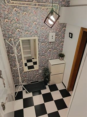 Dvosoban dupleks stan Adamovićevo naselje