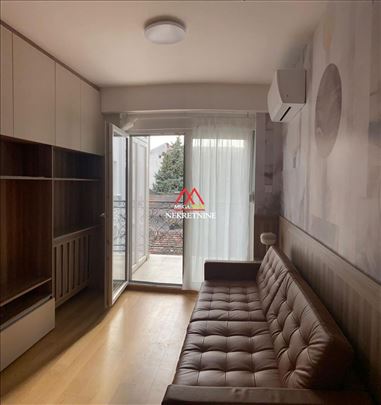 Garsonjera sa garažnim mestom - Pavla Papa