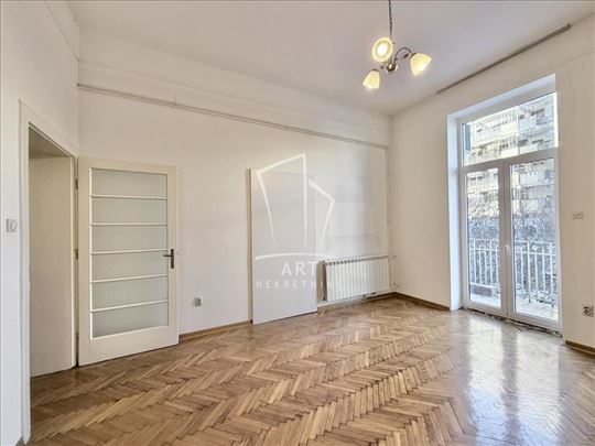 Gornji Dorćol, izuzetan salonac, terasa ka dvorišt