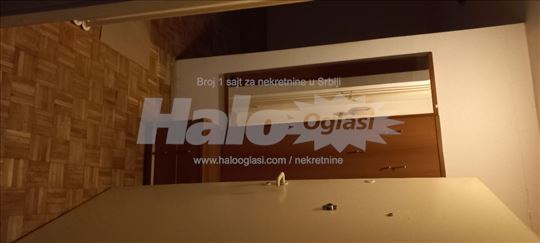 Izdajem dvosoban NEnamesten stan Zemun Retenzija