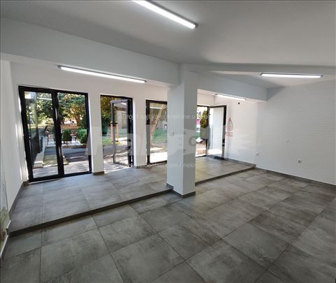 Izdajem lokal u Batajnici 56m2