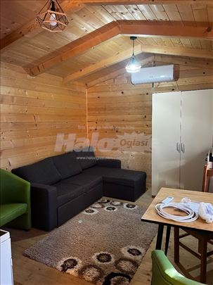 Izdavanje drvene kućice sa izolacijom