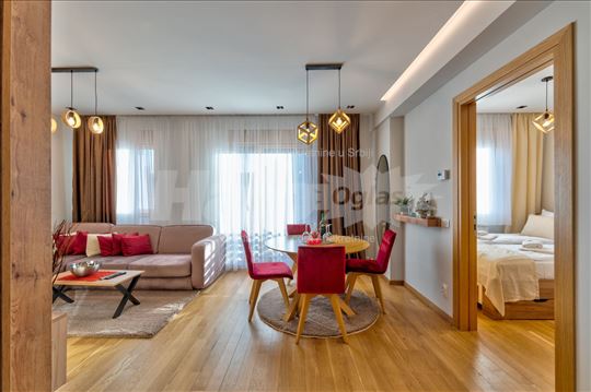 Kalman lux stan, Garažno mesto.