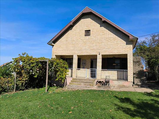 Na prodaju nameštena i useljiva kuća površine 75m2