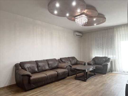 Nov 3.0 stan Dzona Kenedija+garaza ,moze za pp