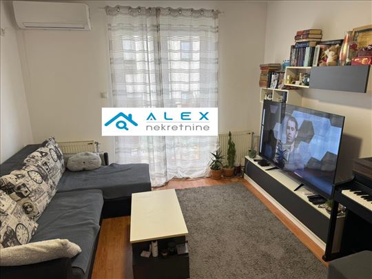 Odličan dvoiposoban stan na granici Telepa i Adica