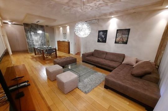 Odličan, prostran 4.0 stan sa garažom, ID 1435