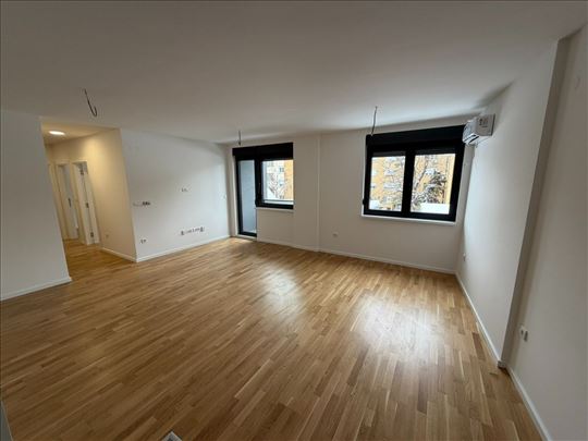 Odličan trosoban stan! Doža Đerđa!