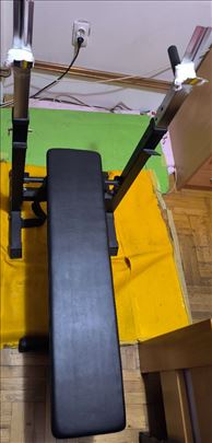 Podesiva benč klupa sa stalkom za šipku