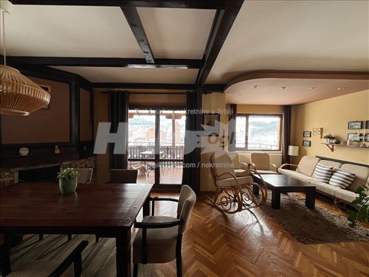 Porodična kuća sa prelepim pogledom na grad