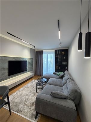 Prelep dvosoban stan ! Kompletno namešten ! 