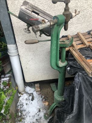 Raritet, stalak - punilica za soda vodu.