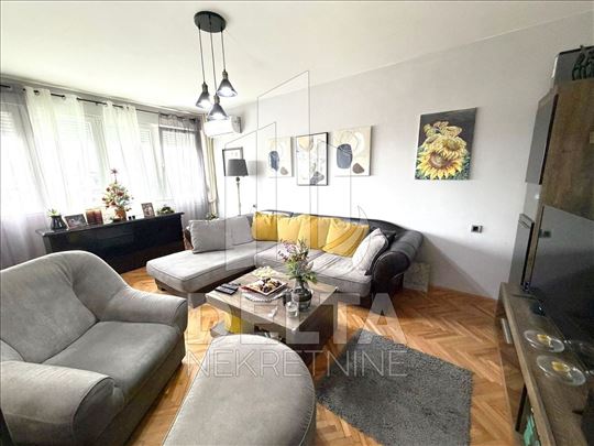 Renoviran, trosoban stan u centru grada 