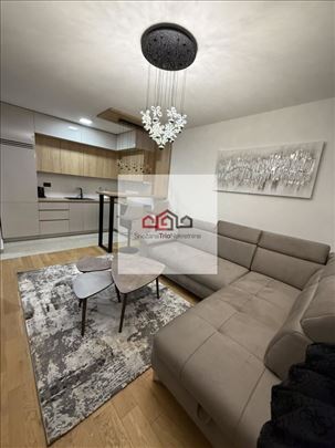 Sajam Dvosoban Lux Nov Stan Sa Parking Mestom 600 