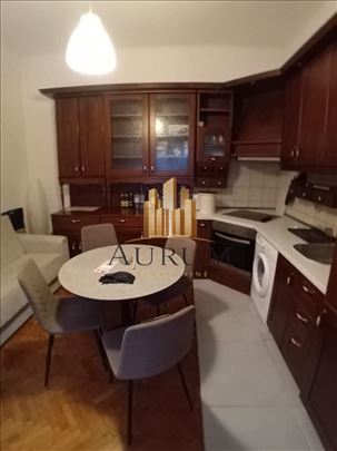 Salonski stan u Kraljice Natalije