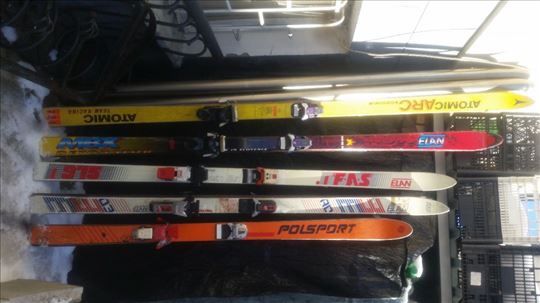 Skije razne-pancerice-klizaljke