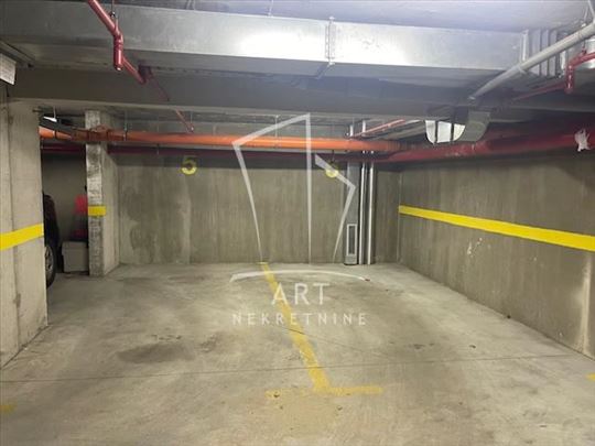 Stadion Sinđelić, garažno mesto ID#11351