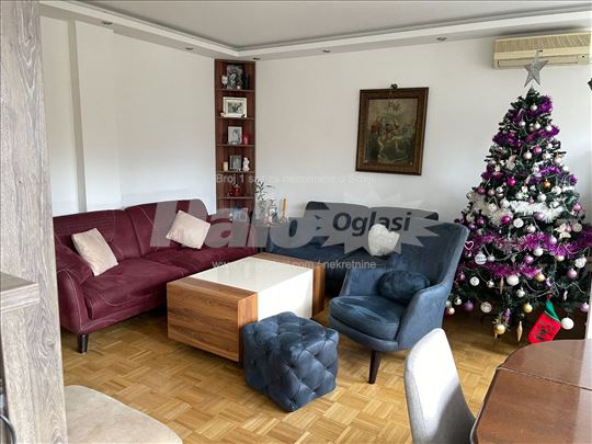 Veoma svetao 3.0 stan u bloku 37, Novi Beograd