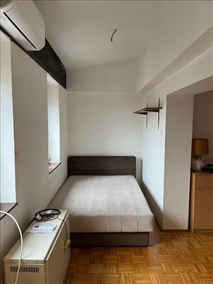 Zemun ul. Zlatiborska V sprat nema lift uknjižen