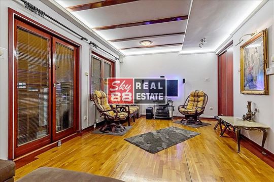 4,0 Centar , Gundulicev venac , odlican stan - dup