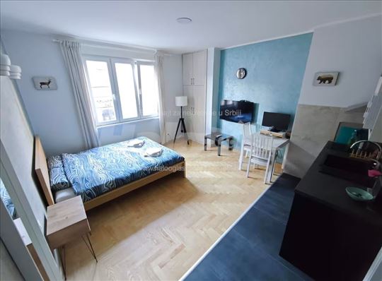 Cena obuhvata sve racune - dva stana u centru     