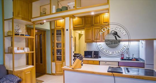 Trosoban stan sa terasom -Sajmište