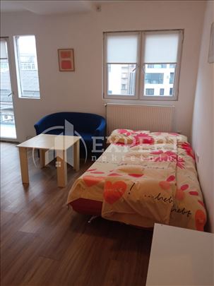 Izdaje se garsonjera u blizini pešačke zone 21m2!