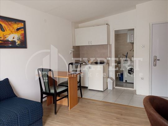 Izdaje se garsonjera u blizini pešačke zone 20m2