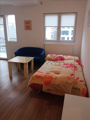 Izdaje se garsonjera u blizini pešačke zone 21m2!