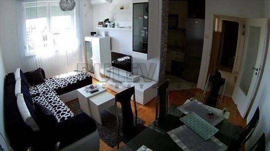 Izdaje se novogradnja na Panteleju, 37m2!