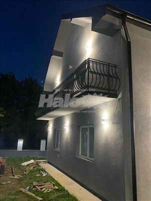 Izdaje se stan na carini 80kv grejanje na pelet