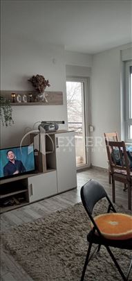 Izdaje se stan u centru grada na keju!