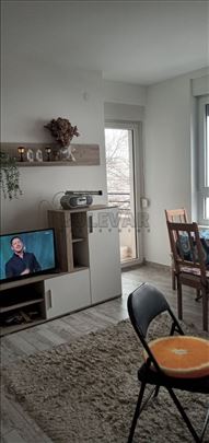 Izdaje se stan u centru grada na keju!