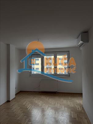 Izdaje se stan u kompleksu Mozaik!