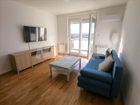 Izdajem 3-soban stan centru u Stare Pazove