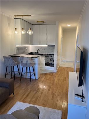 Izdajem LUX jednoiposoban stan