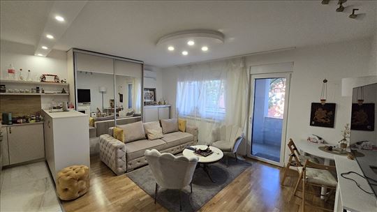 Izdajemo dvosoban stan, Olimp, 56m²