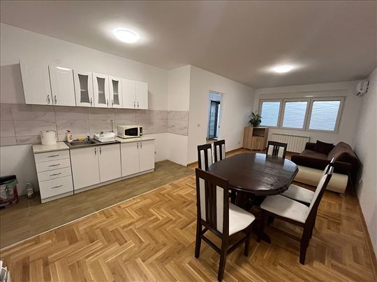 Izdajemo dvosoban stan, Zvezdara, 45m²