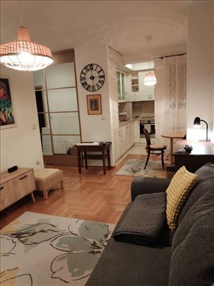 Kompletno namešten, niski troškovi