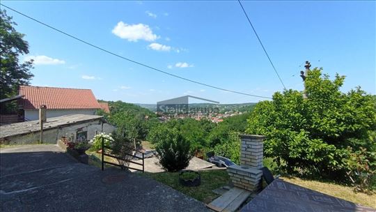 Kuća u blizini centra Vrčina