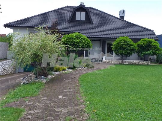 Lux kuća sa placom za izdavanje do magistrale