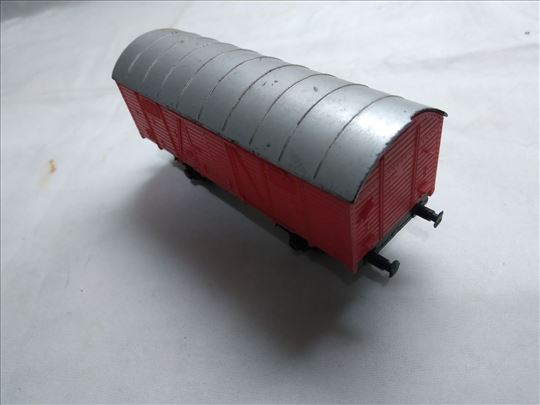 Mehano vagon teretni manji HO,ostecen krov