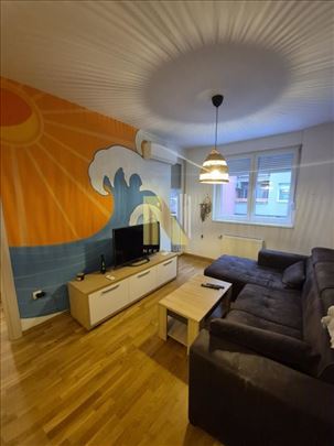 Moderno namešten jednoiposoban stan na Podbari